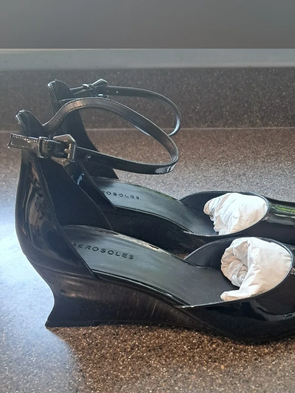 AEROSOLES sleek black
